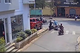 Hai nam thanh niên đánh người sau va chạm giao thông ở Buôn Ma Thuột