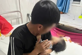 Bé gái 9 tháng tuổi ở Đắk Lắk nghi bị bạo hành