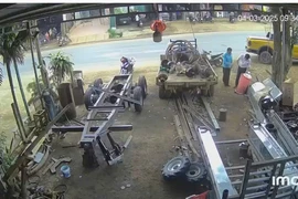 Vụ rao bán 2 con cá lăng của người khác đánh rơi, người đi ô tô xin lỗi