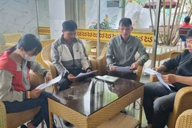Nhiều bị cáo kêu oan nhưng vắng mặt, tòa hoãn xét xử vụ làm giả giấy phép lái xe
