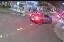 Điều tra vụ người đàn ông lái ô tô bán tải tông người dân nhập viện