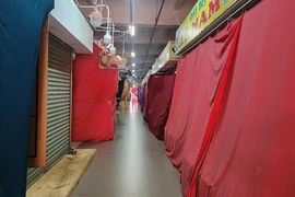 Hàng loạt cửa hàng quần áo tại chợ Buôn Ma Thuột đóng cửa vì.. sợ kiểm tra