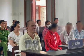 Bị chồng cũ đâm nhiều nhát, người phụ nữ giả chết rồi lao ra đường cầu cứu