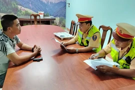 Vụ xe khách chở dư 21 người: Tài xế khai tên giả vì chưa có giấy phép lái xe