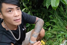 Công an mật phục trong rẫy cà phê, bắt người giấu 2,5 bánh Heroin