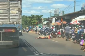 Trên đường đi học về bằng xe đạp điện, nữ sinh 12 tuổi bị tai nạn tử vong