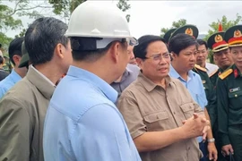 Quân khu 5 lập gần 80 đội công tác giúp dân thiệt hại do bão lũ sửa, xây dựng nhà 