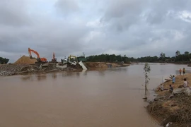Lũ trên sông Ba tạo ra nhánh mới dài hơn 1,5 km