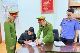 Bắt tạm giam thanh niên dùng đũa đâm tài xế taxi