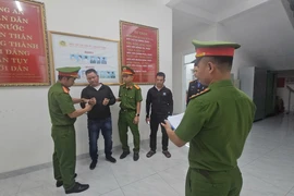 Bắt giam 2 bị can vô cớ đánh người nằm liệt giường