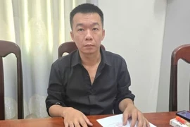 Bị can dàn cảnh bán đá thiên thạch, cướp 1,5 tỉ đồng từ Campuchia về đầu thú