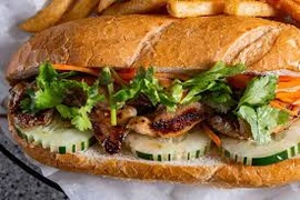 Đắk Lắk: 32 người nhập viện nghi ngộ độc sau khi ăn bánh mì
