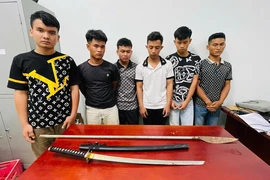 Tạm giữ hình sự nhóm thanh thiếu niên mang dao chặn đánh người vì tiếng nẹt pô xe máy