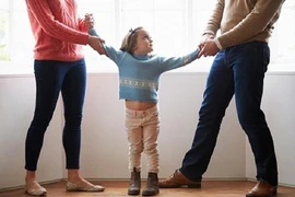 Vợ ngăn cản thăm con sau ly hôn, chồng phải làm sao?