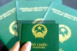 Trẻ em bao nhiêu tuổi thì được cấp hộ chiếu riêng?