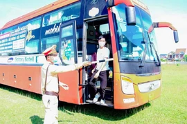 Xe gắn mác ‘từ thiện’ chở người từ vùng dịch, xử lý sao?