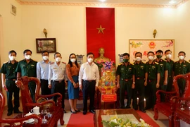 Đoàn đại biểu TP.HCM thăm, chúc tết bộ đội, y bác sĩ