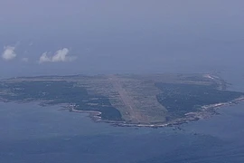 Nhật chi 150 triệu USD mua đảo cho Mỹ làm "sân bay"