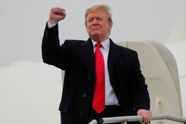 Ông Trump bất ngờ ra lệnh rút trừng phạt mới với Triều Tiên