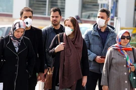 Iran đẩy mạnh sản xuất khẩu trang đối phó COVID-19