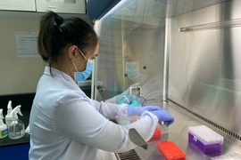 COVID-19: Philippines tăng 5 lần tiền thưởng bào chế vaccine