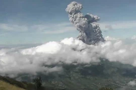 Indonesia: Núi lửa Merapi phun trào, tung khói bụi cao 6.000 m