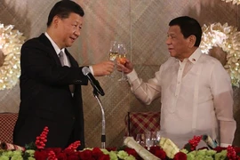 Ông Duterte 'nhắc nhở' ông Tập việc ưu tiên vaccine COVID-19