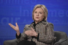 Bà Clinton lên tiếng việc ông Pompeo hứa tiết lộ thêm email