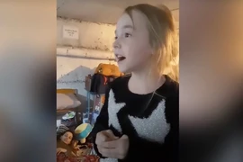 VIDEO: Bé gái Ukraine hát ‘Let It Go’ xao động lòng người dưới hầm trú ẩn
