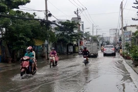 Sài Gòn đột ngột mưa to giữa mùa khô