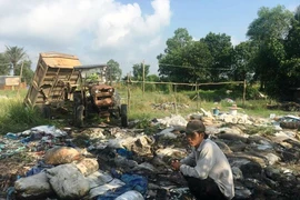 Công ty giao chất thải cho người chuyên đổ bậy