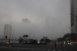 Sương mù dày đặc bất ngờ xuất hiện ở Đà Nẵng