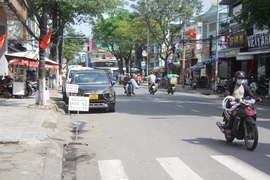 Báo động tình trạng bỏ chướng ngại vật xuống đường để giành chỗ đậu xe