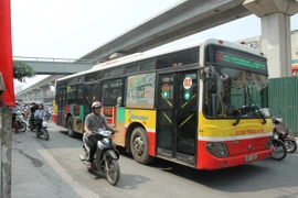 Giảm xe buýt và ô tô vào giờ cao điểm 