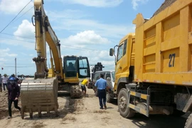 Doanh nghiệp quyết 'giam' xe công vụ, hơn 3 ngày vẫn chưa thả