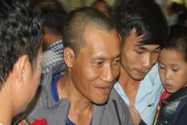 Ba thuyền viên bị cướp biển bắt giữ được hỗ trợ tiền