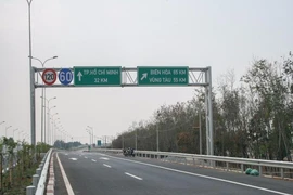Lắp hàng loạt camera trên cao tốc TP.HCM – Dầu Giây