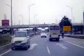 Không cho các xe từng chạy ngược chiều vào cao tốc