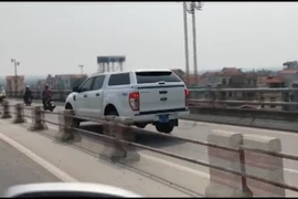 Ô tô biển xanh đi vào đường xe máy