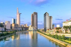 TP.HCM muốn trả lương gấp đôi cho cán bộ, công chức