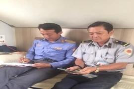 Hành khách bỏ quên cả túi tiền USD trên tàu