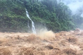 Mưa giông mạnh trên biển Đông, vùng núi khả năng có lũ quét