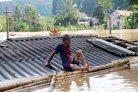 179 nhà bị sập, 4 người chết do lũ