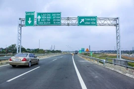 Nhiều xe không được lưu thông trên cao tốc Nội Bài-Lào Cai