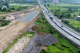 Nâng cấp nhiều dự án giao thông kết nối với ĐBSCL