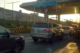 Ba nhà đầu tư BOT đồng ý ký hợp đồng phụ thu phí không dừng