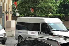 Phải có người chịu trách nhiệm kiểm tra người lên, xuống xe