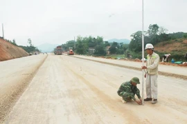 'Không bỏ thu phí bảo trì đường bộ'