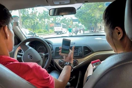 Bốn năm Bộ GTVT vẫn loay hoay với xe công nghệ