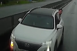 Lái xe đi ngược chiều, nhận mình say rượu để dọa người khác